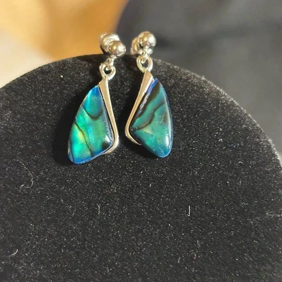 Beautiful post earrings in silver 925 w/ teal/blue shell/mother of pearl. - Picture 2 of 4